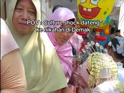 Tradisi Pernikahan di Demak Viral, Tamu Kasih Uang Langsung ke Pengantin