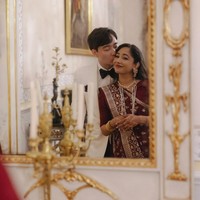 Menikahi seorang pengacara keturunan Bangladesh, pemilik restoran itu pun membuat hari bahagianya secara multikultural. Dilansir Vogue, dalam perayaan yang digelar selama tiga hari, pasangan yang berbahagia mengusung tradisi China, Islam juga India. Foto: Instagram @mrnigelng