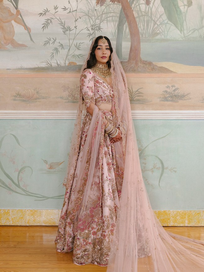 Sebelum menikah Uncle Roger terlebih dahulu mengadakan prosesi sangeet. Acara tersebut dimeriahkan dengan tradisi hena hingga tari dari teman dan keluarga. Foto: Instagram @mrnigelng