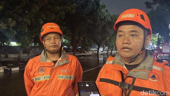 Banjir Jalan Ciledug Sempat 80 Cm, BPBD: Akibat Hujan Deras-Luapan Kali