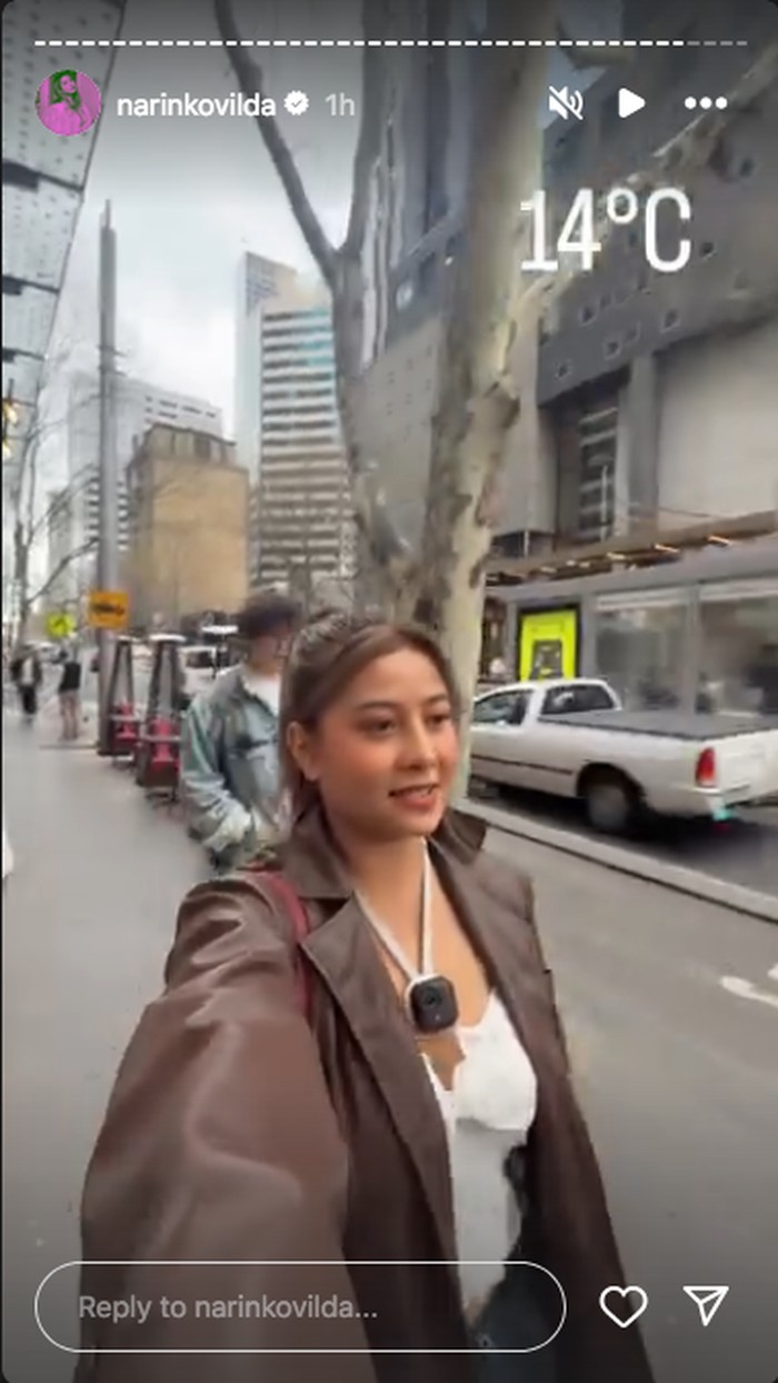 Pindah ke Melbourne, Awkarin Langsung Gas Makan Ramen di Sana