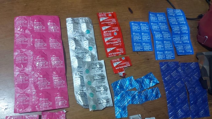 Polisi bongkar penjualan obat terlarang di Depok
