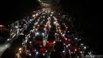 Potret Macet di Matraman, Motor Serobot Busway hingga Trotoar