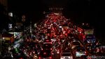 Potret Macet di Matraman, Motor Serobot Busway hingga Trotoar