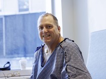 Potret Pria Jalani Operasi Transplantasi Ginjal Babi, Kini Hidup Tanpa Cuci Darah