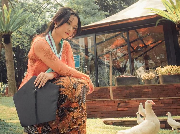 Cara Raissa Anggiani Bisa Sukses di Kuliah dan Musik