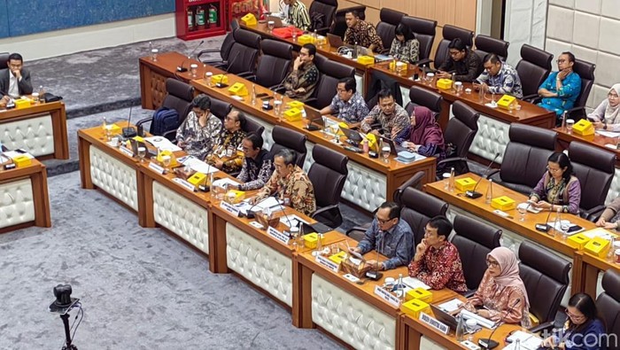 Rapat Kemenperin dengan Komisi VII