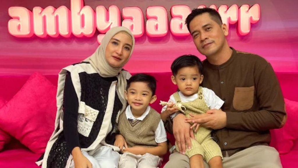Anak Ricky Perdana Jatuh dari Lantai 2 Rumah