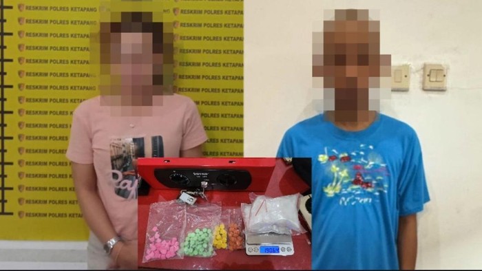 Sejoli pengedar narkoba di Ketapang digerebek di kos-kosan.