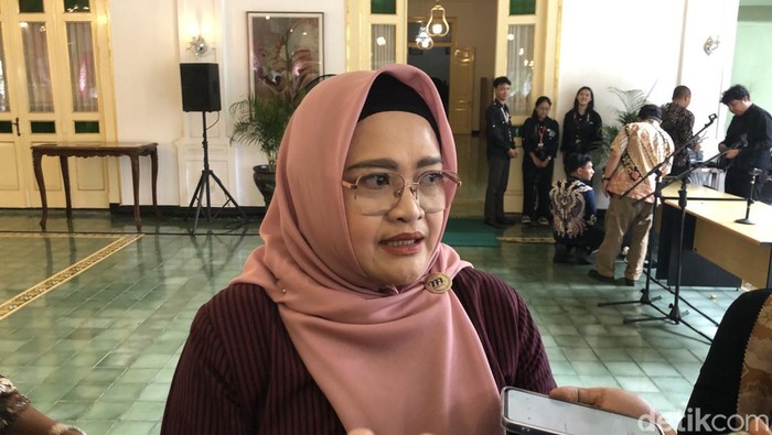 Sekda DIY Ni Made Dwipanti Indrayanti usai dilantik di Kompleks Kepatihan, Selasa (16/9).