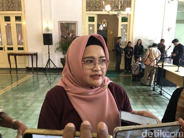 Sekda DIY Ni Made Dwipanti Indrayanti usai dilantik di Kompleks Kepatihan, Selasa (16/9).