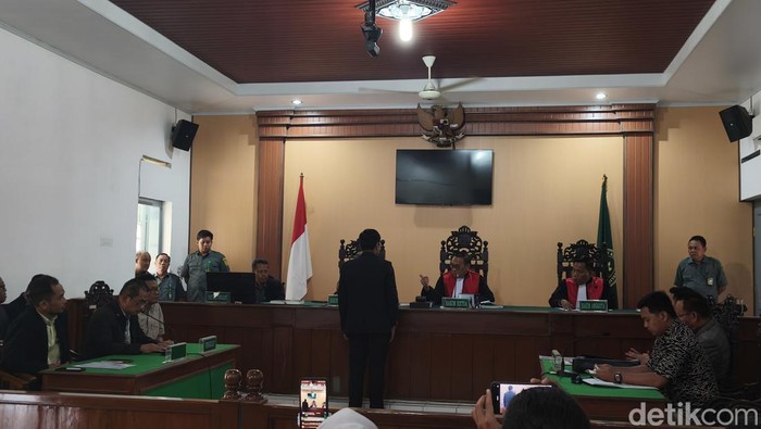 Suasana sidang perkara nomor 211/Pdt.G/2025/PN Skt tentang gugatan Citizen Lawsuit ijazah Presiden ke-7 Republik Indonesia Joko Widodo (Jokowi), di Pengadilan Negeri (PN) Solo, Selasa (16/9/2025).