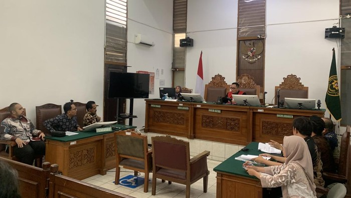 Sidang gugatan praperadilan Komisaris Utama PT Dosni Roha Logistik, Bambang Rudijanto Tanoesoedibjo, melawan KPK (Mulia/detikcom)