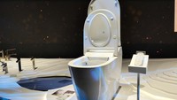 Toilet pintar dari brand Kohler ini bisa dibuka tanpa menyentuh, dilengkapi remote kontrol, serta bisa membersihkan dari depan dan belakang. Fitur lain adalah pengaturan suhu, anti bakteri, dan pengahrum toilet (dok. Qonita Hamidah/detik travel)