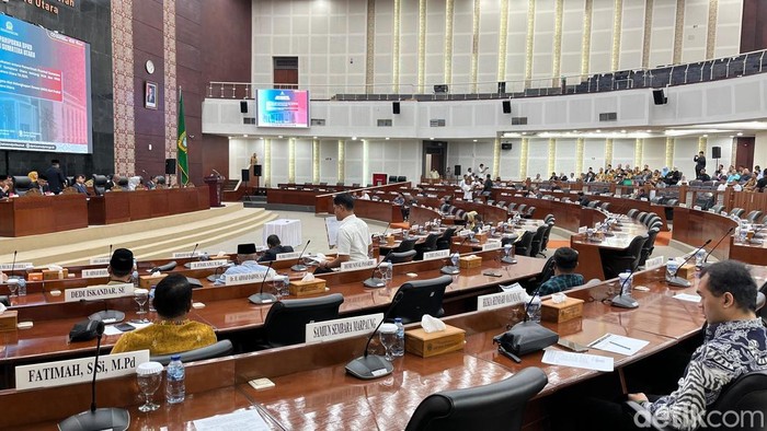 Suasana ruang rapat paripurna DPRD Sumut. (Finta Rahyuni/detikSumut)