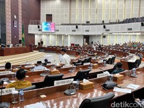 Rapat Paripurna Anggota DPRD Sumut Hanya Dihadiri 30-an Orang