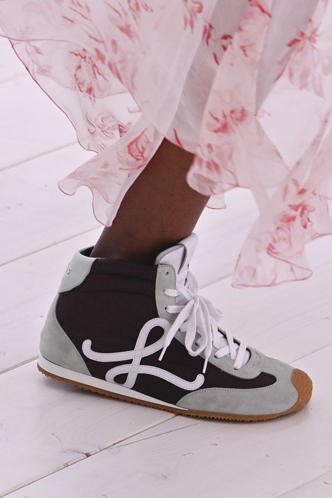 PARIS, FRANCE - SEPTEMBER 27: A model walks the runway during the Loewe Ready to Wear Spring/Summer 2025 fashion show as part of the Paris Fashion Week on September 27, 2024 in Paris, France. (Photo by Victor VIRGILE/Gamma-Rapho via Getty Images)