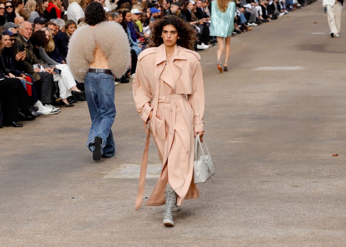 PARIS, FRANCE - SEPTEMBER 27: A model walks the runway during the Loewe Ready to Wear Spring/Summer 2025 fashion show as part of the Paris Fashion Week on September 27, 2024 in Paris, France. (Photo by Victor VIRGILE/Gamma-Rapho via Getty Images)