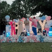 Acara digelar secara outdoor dengan dekorasi bernuansa putih, pink, dan biru. Panggung acara dihiasi dengan bunga dan balon serta tulisan Baby. Foto: Instagram/@shantydenny