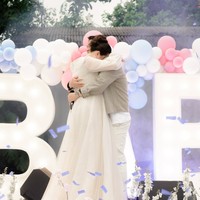 Sebelumnya Vika dan Billy baru mengumumkan kabar kehamilannya melalui akun Instagram pada 5 September lalu. Dalam sebuah video singkat, Vika dan Billy yang kompak kenakan topi hitam bertuliskan Mom & Dad tampak memamerkan foto hasil USG. Foto: Instagram/@vika.kolesnaya