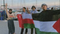 Dalam unggahan kolaborasi Chiki Fawzi dengan @kitabisacom, meski delegasi Indonesia dari Indonesia Global Peace Convoy (IGPC) tidak bisa ikut berlayar, mereka mendelegasikan 5 kapal hasil patungan warga Indonesia kepada panitia Global Sumud Flotilla untuk diteruskan sampai ke Gaza. Foto: Instagram @wandahamidahbsa / @chikifawzi