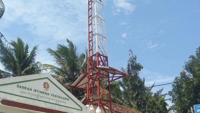 Wujud EWS Tsunami yang terpasang di Balai Kalurahan Karangwuni, Wates, Kulon Progo, beberapa waktu lalu.
