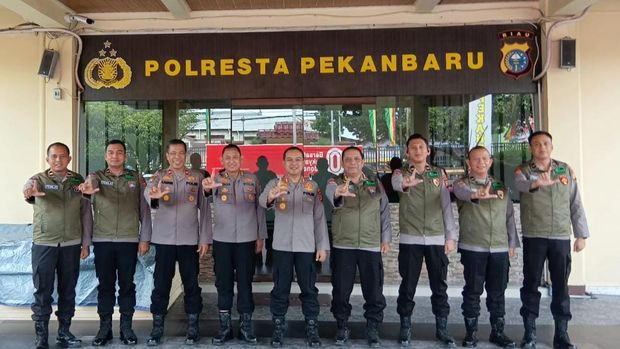 10 Bhabinkamtibmas Polresta Pekanbaru mulai diuji tim penilai Green Policing Awards 2025. Penilaian digelar di Mapolresta Pekanbaru, Rabu (17/9/2025).