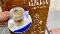 Menu favorit pengunjung adalah Dirty Little E!, perpaduan susu dingin creamy dan espresso panas. Minuman ini seimbang, tidak terlalu manis, dan kaya rasa. Foto: detikFood