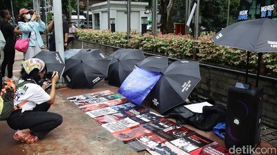 Aktivis Gelar Nobar Putusan MK, Kecewa Uji Formil UU TNI Ditolak