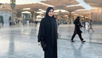 Dalam unggahan, Angbeen Rishi menuliskan soal jiwa yang hancur. Ya Allah utuhkanlah kembali jiwa yang hancur dan hati yang remuk. Ya Allah sembuhkanlah diri ini yang remuk berkeping-keping. Hapuskanlah segala kesedihan. Hadirkanlah kebahagiaan yang seutuhnya ya Allah, tulisnya di Instagram dilihat pada Rabu (17/9/2025). (Foto: dok Instagram angbeenrishi)