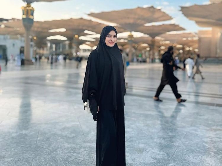 Angbeen Rishi Umrah, Netizen Bertanya-tanya