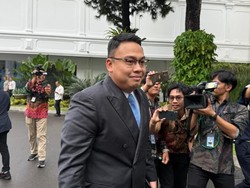 Tiga Rangkap Jabatan Angga Raka Prabowo: Wamenkomdigi, Komut Telkom & Kepala BKP