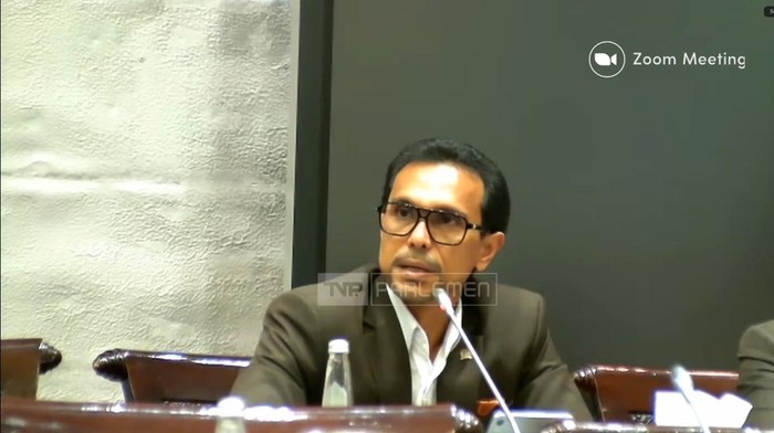 Anggota Komisi XI DPR Fathi dari Fraksi Partai Demokrat mengkritik tes kebugaran pada seleksi sekolah kedinasan PKN STAN, Selasa (16/9/2025).