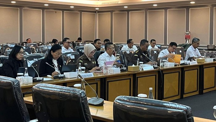 Jaksa Agung Muda Tindak Pidana Umum Kejaksaan Agung (Japidum Kejagung), Asep Nana Mulyana, dalam rapat dengar pendapat membahas revisi UU Perlindungan Saksi dan Korban (RUU PSK) bersama Komisi XIII DPR di kompleks parlemen, Senayan, Jakarta, Rabu (17/9/2025).