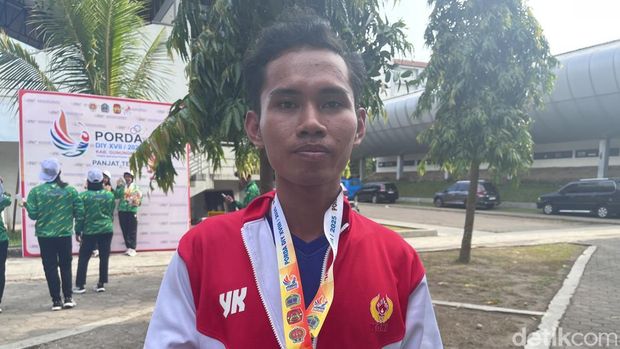 Atlet panjat tebing Porda DIY XVII, Rahmat Ramdani, saat ditemui di Stadion Mandala Krida, Kota Jogja, Rabu (17/9/2025).