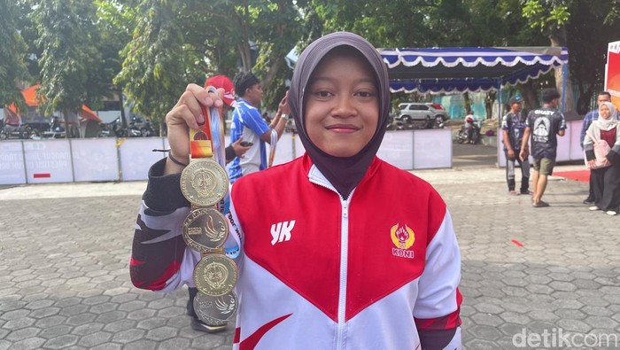 Atlet panjat tebing Porda DIY XVII Taqqiya Nur Aziza saat ditemui di Stadion Mandala Krida, Kota Jogja, Rabu (17/9/2025).
