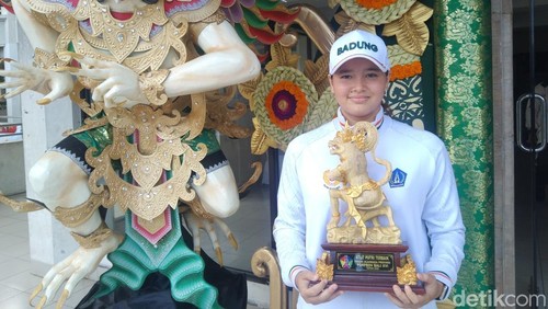 Atlet renang Badung, Lilly Kartina Beals, terpilih sebagai atlet putri terbaik di Porprov Bali XVI/2025. (Foto: Krisna Pradipta/detikBali)