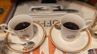Marrakesh Morning Coffee yang kami nikmati merupakan varian populer khas Bacha Coffee dari negara asalnya. Kopi dengan sentuhan rasa unik ini diinfusi menggunakan kayu manis dan ceri. Bisa dinikmati bersama cream chantilly untuk sensasi creamy-nya. Foto: Yenny Mustika Sari/detikcom
