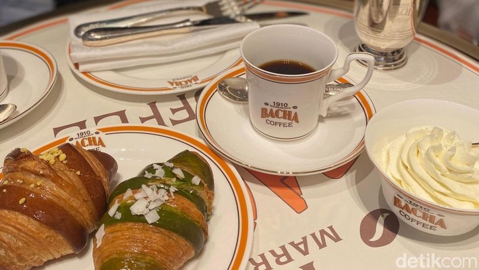 Bacha Coffee, coffee shop asal Maroko yang punya sajian kopi enak dan coffee room baru di Plaza Indonesia.