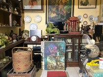 Menilik Pasar Nostalgia, Surga Pencinta Barang Antik di Surabaya