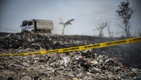 Sejumlah papan imbauan larangan membuang sampah kini terpasang di lokasi sebagai tanda bahwa TPA ilegal tersebut tak lagi boleh digunakan. Penertiban ini juga menjadi langkah tegas Pemkot Semarang dalam menjaga ketertiban dan kebersihan kota. ANTARA FOTO/Aprillio Akbar