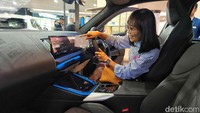 Dengan mengusung tema “Driven by JOY. For Every Road Ahead.”, pameran ini menampilkan pilihan kendaraan yang mewakili inovasi, kenyamanan, dan pengalaman berkendara khas BMW.