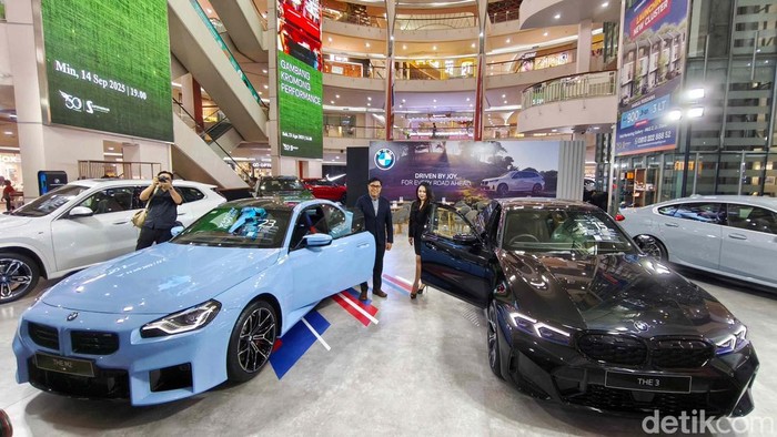 BMW Pamerkan Deretan Mobil Terbaru di Kelapa Gading Suasana BMW Exhibition The Forum di Mall Kelapa Gading, Jakarta Utara, Rabu (17/9/2025). Acara ini digelar mulai hari ini hingga 21 September 2025.