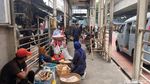 Bukan Lagi Tempat Nunggu Angkot, Halte Tanah Abang Kini Dikuasai Pedagang