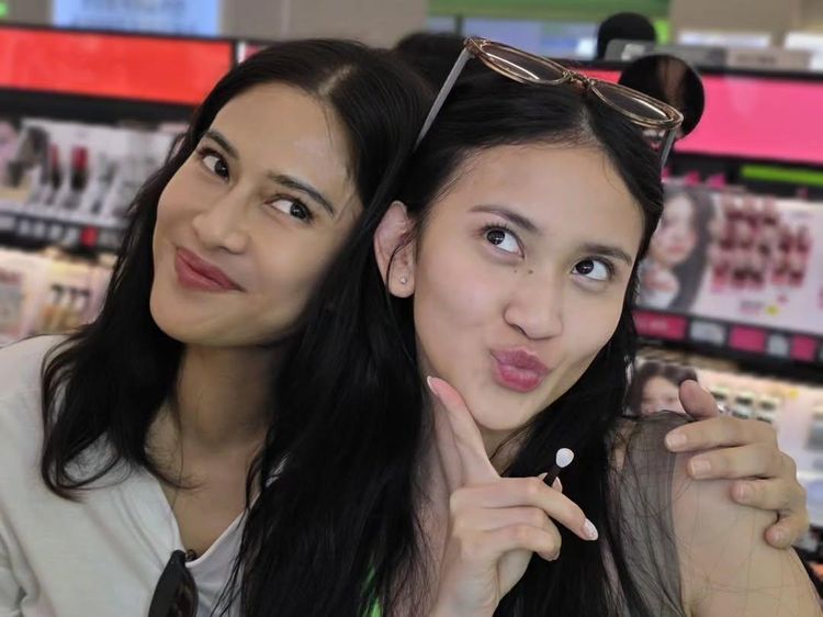 2 Cinta di Busan, Dian Sastro dan Leya Princy Makeup Bareng