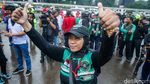 Diguyur Hujan, Massa Ojol Tetap Gelar Aksi di Depan DPR RI