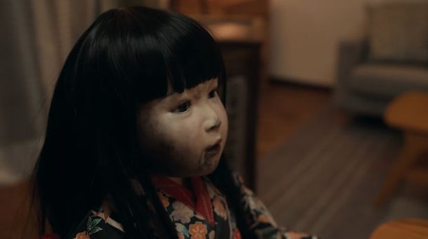 Cuplikan adegan dalam film Dollhouse (2025).
