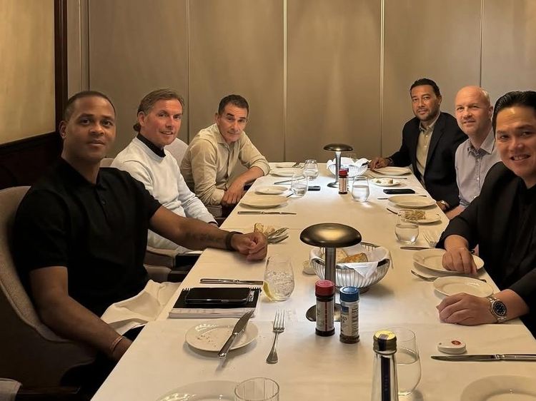 Erick Thohir Makan Bareng Timnas dan Ngopi Bareng Komite Olimpiade