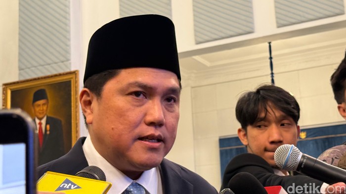 Eks Menteri BUMN Erick Thohir setelah dilantik menjadi Menpora. (Eva/detikcom)