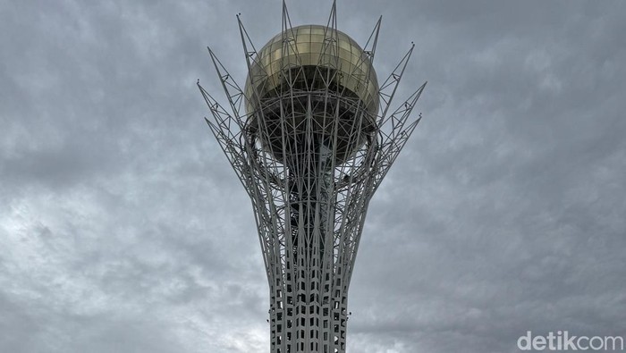 Foto: Menara Bayterek, Astana, Kazakhstan. (Yogi Ernes/detikcom)